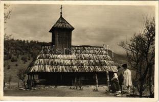 Hobicaurikány, Urikány, Uricani (Hunyad); Biserica veche din lemn, Valea Jiului / Alte Holzkirche / régi fatemplom / old wooden church. Foto orig. J. Fischer, 1937.