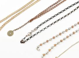 Bizsu csomag, fém láncokkal