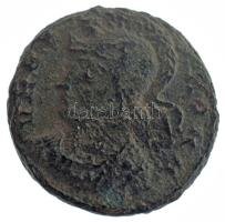 Római Birodalom / Thesszaloniki / I. Constantinus 336-337. AE Follis (1,95g) T:VF Roman Empire / Thessalonica / Constantine I 336-337. AE Follis "VRBS ROMA / SMTS epsilon" (1,95g) C:VF RIC VII 230.