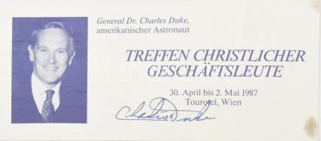 Charles Duke (1935- ) amerikai űrhajós, az Apollo 16 legénységének tagja autográf aláírása őt ábrázoló kivágáson / Autograph signature of Charles Duke (1935- ) American astronaut, member of the crew of Apollo 16
