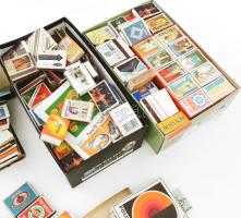 Gyufásdoboz és gyufacímke gyűjtemény. Két cipősdoboznyi gyufásdoboz, két doboznyi gyufacímke