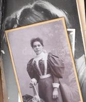 Egy doboznyi régi fotó, benne sok vizitkártya, sok katonai fotó, érdekességek