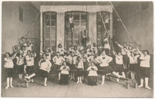 1935 Nagyszeben, Hermannstadt, Sibiu; Institutul Maicelor Ursuline, Sala de gimnastica / Institut St. Ursula, Turnsaal / Szent Orsolya-rendi intézet, tornaterem, belső / boarding school, gym interior (EK)