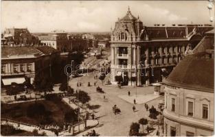 1931 Nyíregyháza, tér, utcák, szálloda, Schvartz Jenő férfi ruha áruház, Lieber és László és Kohn Ignác üzlete, kalap és sapka raktár. Fábián Pál kiadása (szakadás / tear)