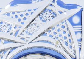 Kristály váza, kis kopottsággal, m: 16 cm