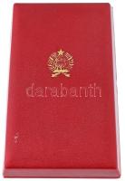 1987. "Pedagógus Szolgálati Emlékérem" aranyozott bronz kitüntetés mellszalagon, tokban (3...