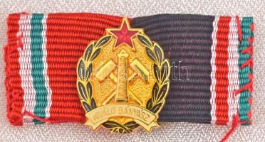 ~1960. "Kiváló Bányász" aranyozott, zománcozott fém kitüntetés mellszalagon, szalagsávval,...