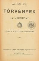 2 db törvénygyűjtemény: Az 1928. évi törvények gyűjteménye. Kiadja: a M. Kir. Belügyminisztérium. Bp., 1929, Pesti Könyvnyomda Rt., XXIII+(1)+998 p. + Az 1932. évi törvények gyűjteménye. Bp., 1932, Athenaeum-ny., XI+(1)+259 p. Korabeli félvászon-kötésben, koszos, viseltes állapotban.