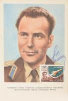 German Tyitov (1935-2000) szovjet űrhajós aláírása őt ábároló képeslapon / Signature of German Titov (1935-2000) Soviet astronaut on postcard