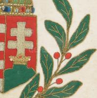 cca 1938 Hímzett magyar címer. Későbbi üvegezett keretben. 40x35 cm