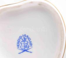 Herendi Viktória mintás szív alakú bonbonier, futórózsa fogóval. Jelzett, kézzel festett, háncsnyomo...