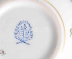 Herendi bonbonier, rózsa fogóval, jelzett, minimális kopással, d: 7,5 cm