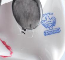 Aquincum ülő lány macskával, terv.: Ősz Szabó Antónia. Jelzett. ragasztott, m: 13,5 cm