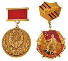 Szovjetunió 1970. "A Németország felett aratott győzelem 25. évfordulója emlékére 1945-1970" aranyozott, műgyantás Al jelvény + 1977. "A DOSAAF megalakulásának 50. évfordulóján rendezett téli spartakiád" aranyozott, műgyantás Al jelvény T:XF Soviet Union 1970. "25th Anniversary of victory over Germany" gilt, synthetic resined Al badge + 1977. "Winter spartakiad, organized on the 50th anniversary of the founding of DOSAAF" gilt, synthetic resined Al badge C:XF