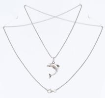 Ezüst (Ag) kígyó nyaklánc, delfin medállal, jelzett, h: 60 cm, 2,5×1,7 cm, nettó: 5,6 g