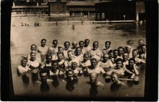 1949 Hévíz, fürdőzők a tóban. Forte photo (gyűrődések / creases)