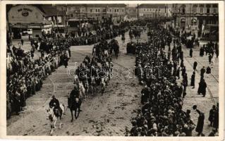 1938 Kassa, Kosice; bevonulás, Bio radio, Chlorodont, Polio, gyógyszertár / entry of the Hungarian troops, shops, pharmacy + "1938 Kassa visszatért" So. Stpl. (fl)