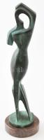 Alexander Archipenko (1887 - 1964): Fésülködő nő. Patinázott bronz, 1915-ös eredeti datálással, vélh...