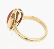 Arany (Au) 14K áttört peremű ovális korallköves gyűrű, jelzett, méret: 51, bruttó: 3,6 g