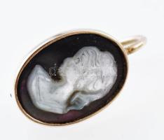 Arany (Au) 14K gyöngyház kámeás fülbevalópár, jelzett, 1,9×1,1 cm, bruttó: 4,7 g