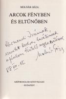 Molnár Géza: Arcok fényben és eltűnőben. [Visszaemlékezések.] (Dedikált.) Budapest, (1982). Szépirodalmi Könyvkiadó (Dabasi Nyomda). 470 + [2] p. Első kiadás. Dedikált: ,,Körmendi Ivánnak, szeretett kedves barátomnak ajánlom tisztelő megbecsüléssel, Molnár Géza. [19]88. VIII. 15." Kiadói egészvászon kötésben, kiadói védőborítóban.