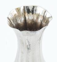 Ezüst (Ag) kalapált váza, jelzett, m: 18 cm, nettó: 257 g