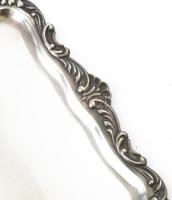 Ezüst (Ag) barokkos peremű négyszögletes tálca, jelzett, 22,5×16,5 cm, nettó: 154 g