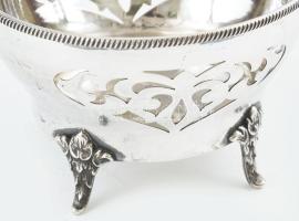 Ezüst (Ag) áttört négylábú bonbon kínáló, jelzett, d: 11 cm, m: 18 cm, nettó: 196 g