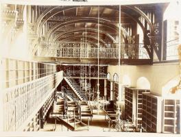 Csányi [Károly] - Birchbauer [Károly]: Az új országház.
Bp., 1902, Pátria ny. 37,[3]p., 3 lev. (ala...