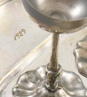 Ezüstözött alpakka pohár szett tálcán. 1929, kopással, 26x14 cm, pohár m: 9 cm