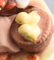 Hummel Goebel lány csibékkel. Jelzett, hibátlan, m: 8 cm