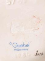 Hummel Goebel lány csibékkel. Jelzett, hibátlan, m: 8 cm