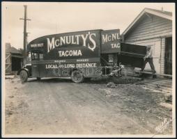 cca 1930 Tacoma. Mc.Nulty's költöztető autó nagy méretű fotója sarok sérüléssel 26x20 cm / Moving company large truck photo with corner damage 26x20 cm