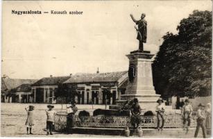 1917 Nagyszalonta, Salonta; Kossuth Lajos szobra, Szilágyi és Társa üzlete. Döme Károly kiadása / statue, monument, shops (fl)