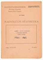 Igazságügyi statisztika. Jelentés a bűnözés alakulásáról a jogerősen elítéltek adatai alapján, 1969. év. XVIII. évf. 3. sz., Bp., 1968, IM Birósági Főosztály Statisztikai Csoport. &quot;Hivatalos használatra!&quot; felirattal. Megjelent 300 példányban. Sokszorosított gépirat. Kiadói papírkötésben, kissé sérült gerinccel és borítóval.