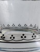 Vadász pohár, csiszolt cseh üveg XIX. sz. vége., formába fújt kézzel festett, 11,5 cm