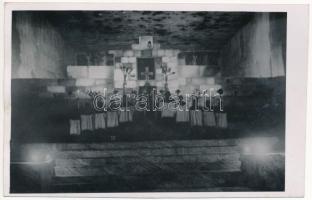 Aknasugatag, Ocna Sugatag (Máramaros); sóbányában lévő templom belseje, oltár / church in the salt mine, interior, altar. photo
