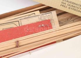 Miles M 14 Magister repülőmakett dobozában, 51x13 cm