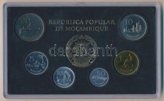 Mozambik 1980. 50c-25M (6xklf) forgalmi sor műanyag tokban T:UNC patina Mozambique 1980. 50 Centavos - 25 Meticais (6xdiff) coin set in plastic case C:UNC patina