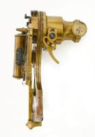 Petzelt József - Katetométer (magasság különbözet mérő) Nusz és Tsa, Pest XIX. sz. közepe, réz, Jelz...