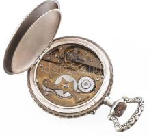 Márka nélküli nagyméretű zsebóra, díszes fém tokban, sérült számlappal.hátoldalán kovács jelenettel ...