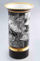 Hollóházi Szász Endre tervezte mintával díszített váza. 21 karátos arannyal kézzel aranyozott, jelzett, minimális kopással, m: 25,5 cm
