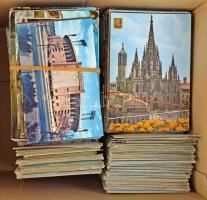 Kb. 1250 db MODERN külföldi város képeslap: Európa és Észak-Amerika / Cca. 1250 modern European and American (USA) town-view postcards