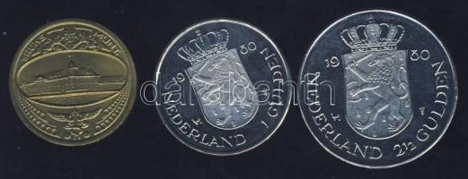 Hollandia 1980. 1G + 2 1/2G + zseton "Beatrix királynő felavatása" szettben T:BU Díszdoboz...