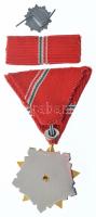1966. "Szocialista Hazáért Érdemrend" zománcozott bronz kitüntetés mellszalaggal, szalagsá...