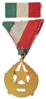 1957. "Munkás-Paraszt Hatalomért Emlékérem" aranyozott, zománcozott bronz kitüntetés mells...