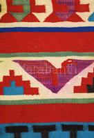 Tuniszi tevesoros kelim. cca 20. sz. második fele, Tunézia, ritka futó állatsoros mintákkal, sérülés...