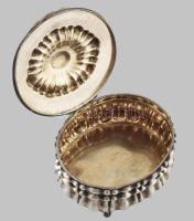 Cukordoboz ezüst (Ag) XX sz. eleje, kézzel készített, Dianás jelzéssel. BI mesterjeggyel 217g, 14x11...