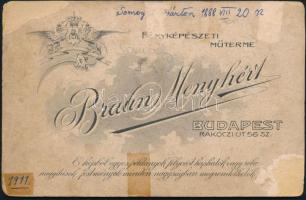 cca 1911 Katonatisztek (tüzérek) csoportképe, többükön tüzér ügyességi jelvény látható, a háttérben ...