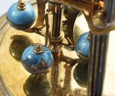 Torziós ingás asztali óra. Türkiz színű zománc számlappal, zománcozott ingasúllyal. Számlap hibátlan...